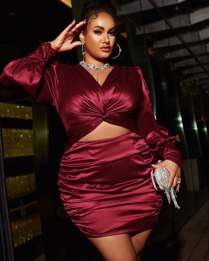 Robe de soirée rouge bordeaux en satin grande taille moulante
