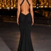 Robe de soirée noire Vendetta avec dos nu plongeant